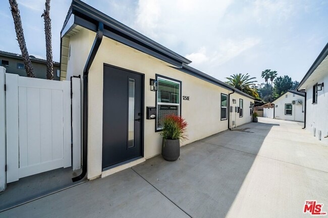 Building Photo - 1258 Mariposa St