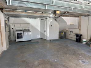 Building Photo - 2873 NE 185th St