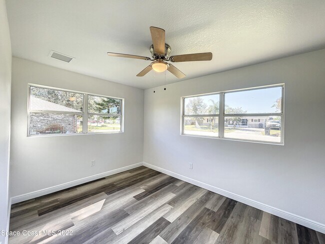 Building Photo - 124 Bermuda St