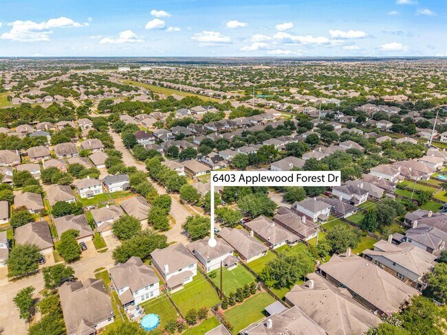 Building Photo - 6403 Applewood Forest Dr