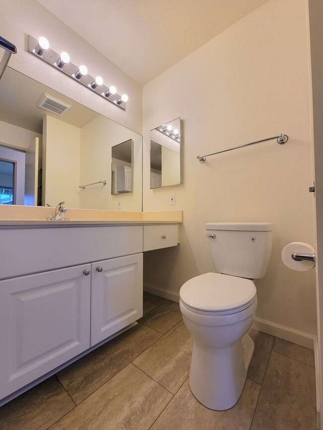 Building Photo - Avaliable now : A 2 Bedroom, 1 bathroom with 2 assigned parking stalls at Royal Palm in Waipio