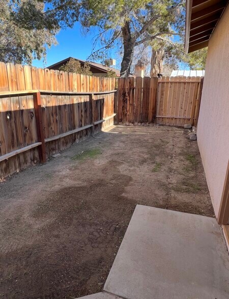 Building Photo - 408 W Felspar Ave