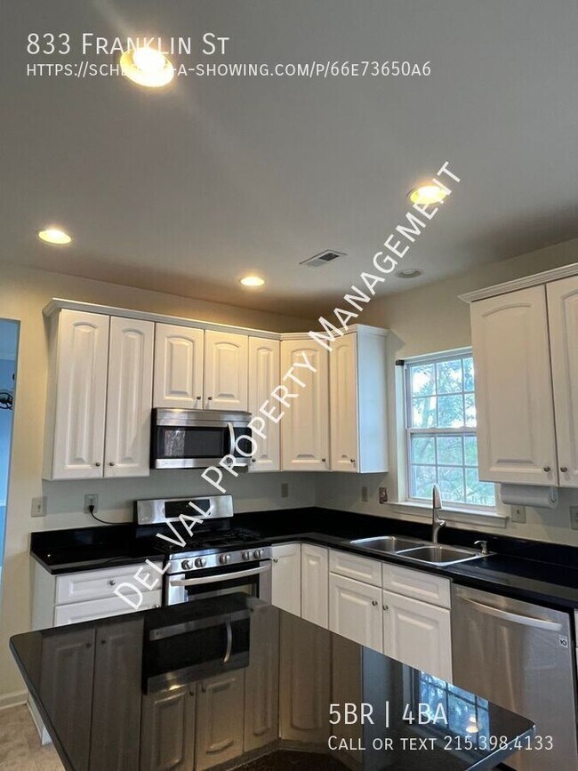 Building Photo - 833 Franklin St