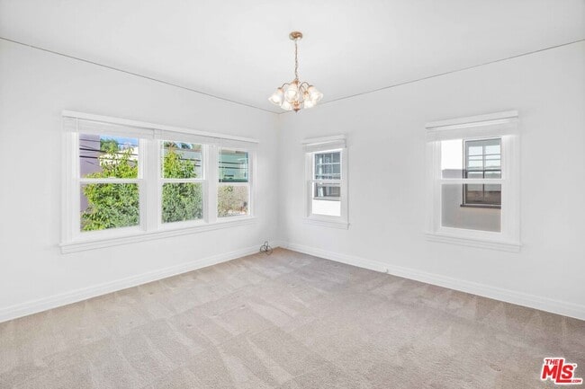 Building Photo - 643 S Detroit St