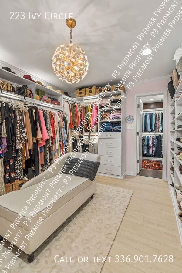 Building Photo - 223 Ivy Cir