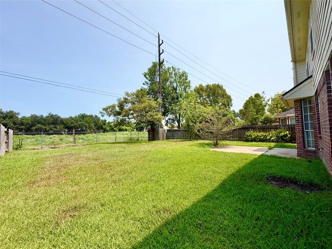 Building Photo - 4614 Forest Home Dr