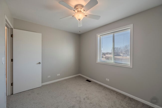 Building Photo - 2722 Wilshire Ct