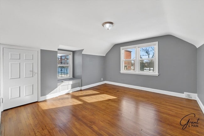 Building Photo - $1200 2 bedroom