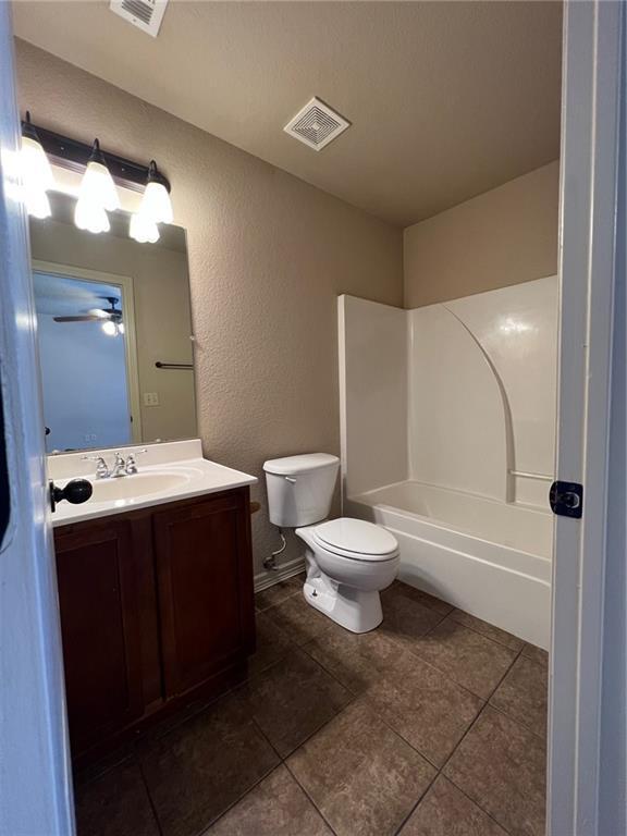 Building Photo - 1790 N Chestnut Ave