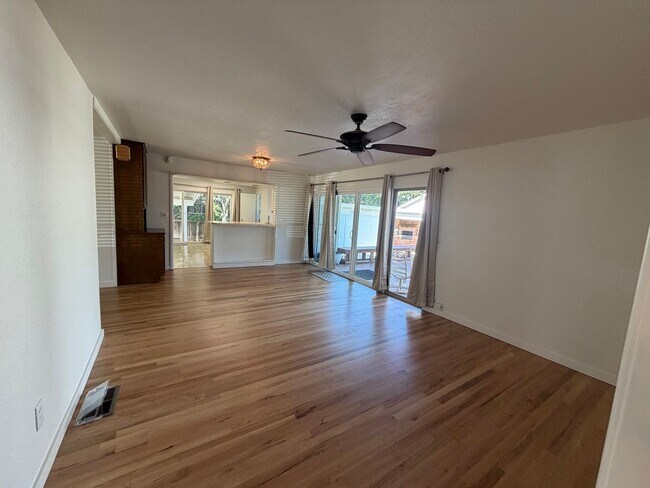 Building Photo - 2 bedroom | 2 bathroom | Single family home in Arden Park