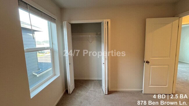 Building Photo - Modern 4 BD | 2.5 BA Home in Woodburn