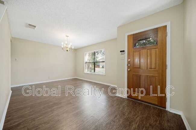 Building Photo - 1117 Stone Hollow