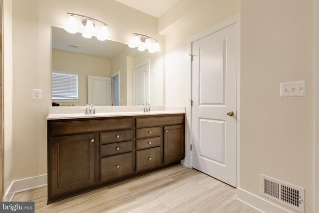Building Photo - 2546 Buckthorn Dr