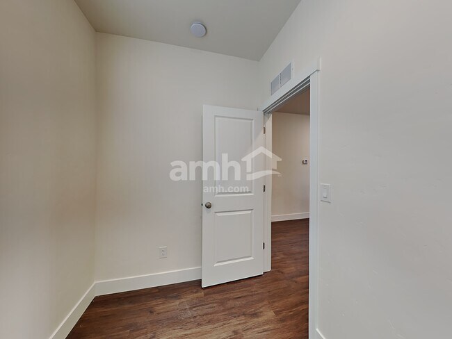 Building Photo - 9464 Clancey St