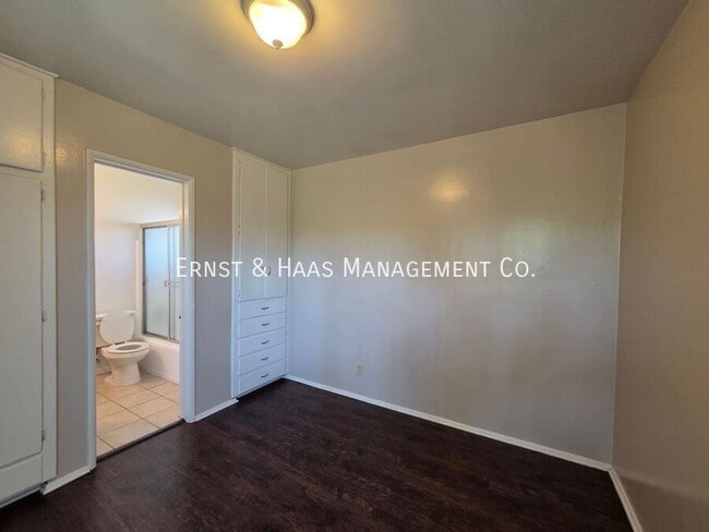 Building Photo - 4552 N Lakewood Blvd