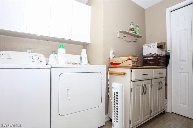 Building Photo - 2265 Hidden Lake Dr