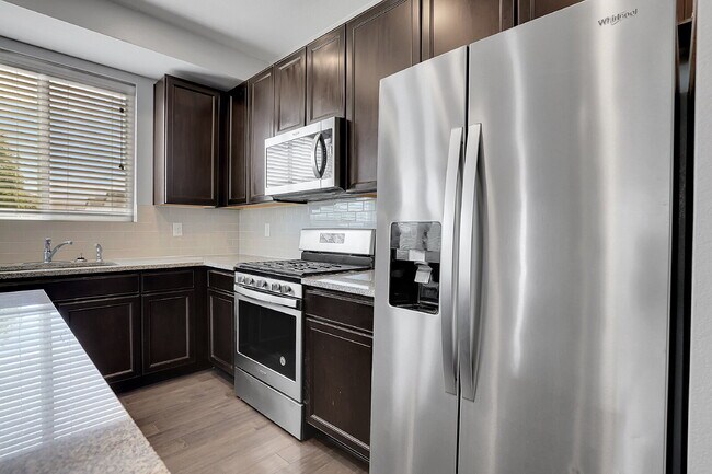 Building Photo - $2,750.00, 3 bed, 2.5 bath located in Denver