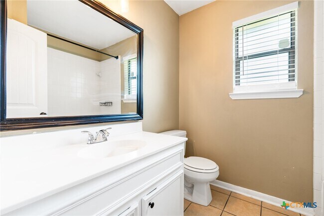 Building Photo - 605 Paintbrush Dr