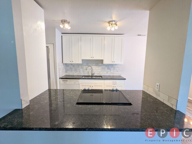 Building Photo - Beautiful Condo in Great Location!