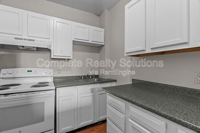 Building Photo - 3021 Iowa Ave