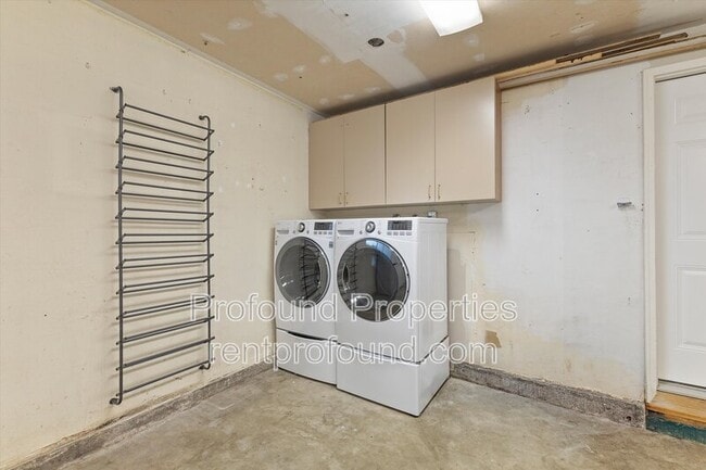 Building Photo - 5860 SW 191st Ave