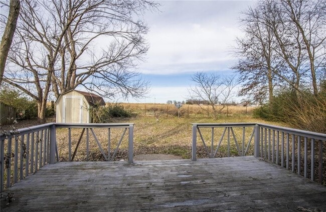 Building Photo - 726 McClure Ave