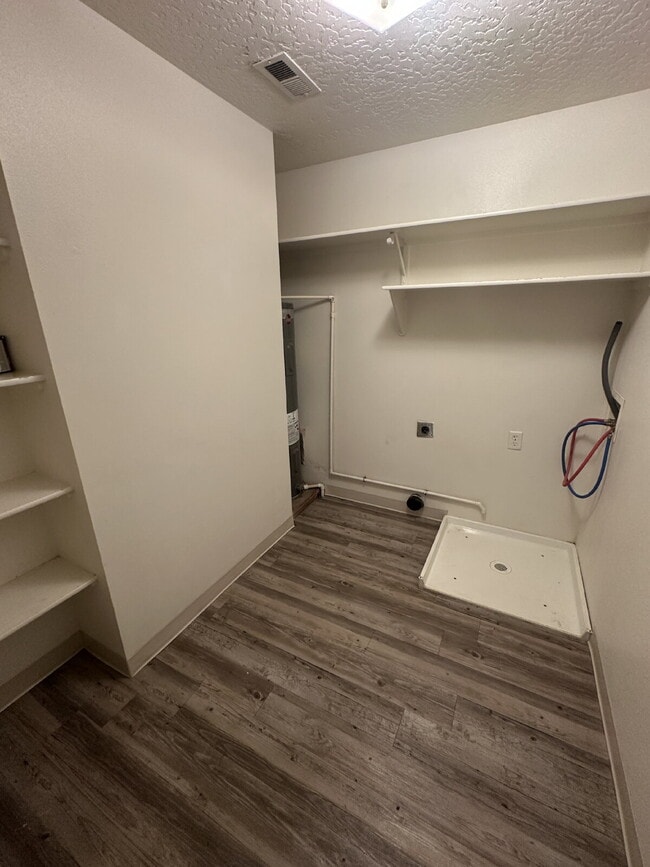 Building Photo - 108 Davis Ave