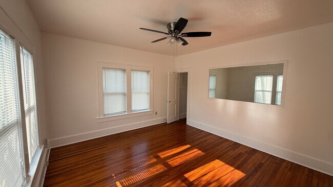 Building Photo - 715 Delaney Park Dr