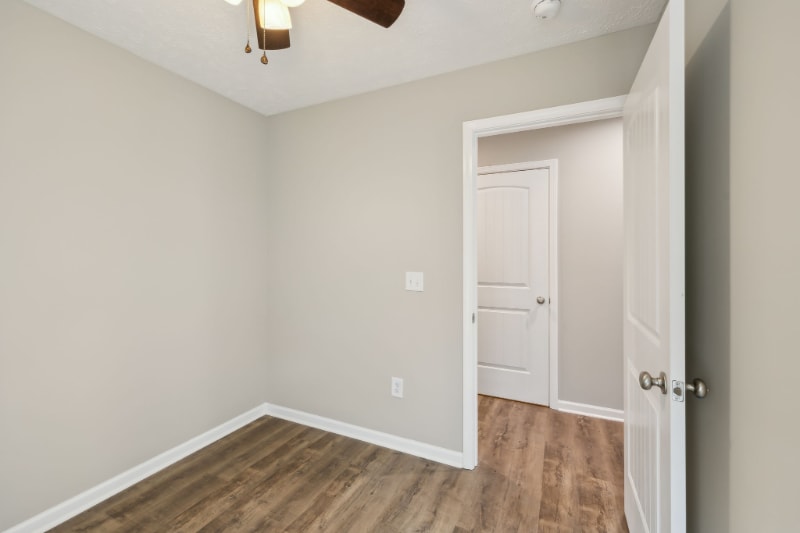 Building Photo - 302 8th Ave SW