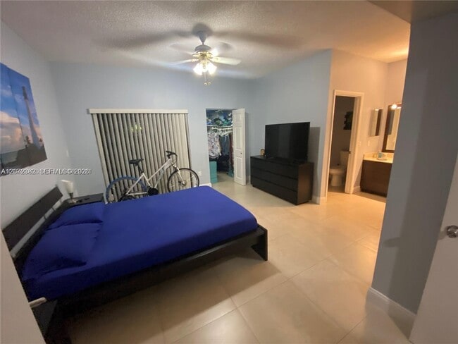 Building Photo - 8806 SW 130th Ct