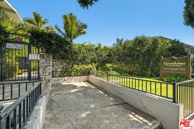 Building Photo - 4040 Grand View Blvd