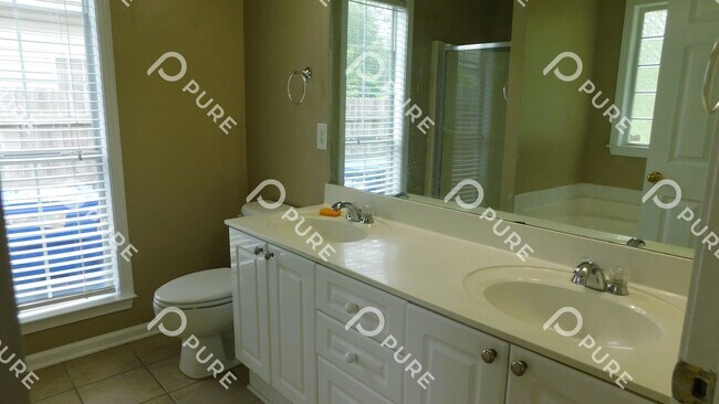 Building Photo - 632 Forest Lakes Dr