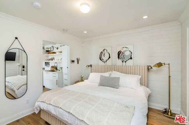 Building Photo - 26887 Sea Vista Dr