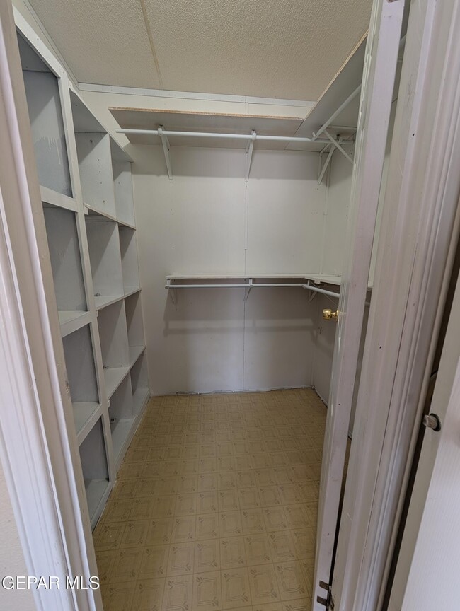 Building Photo - 10372 Manzana Rd