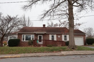 Building Photo - Rancher on a Quiet Manheim Borough Street