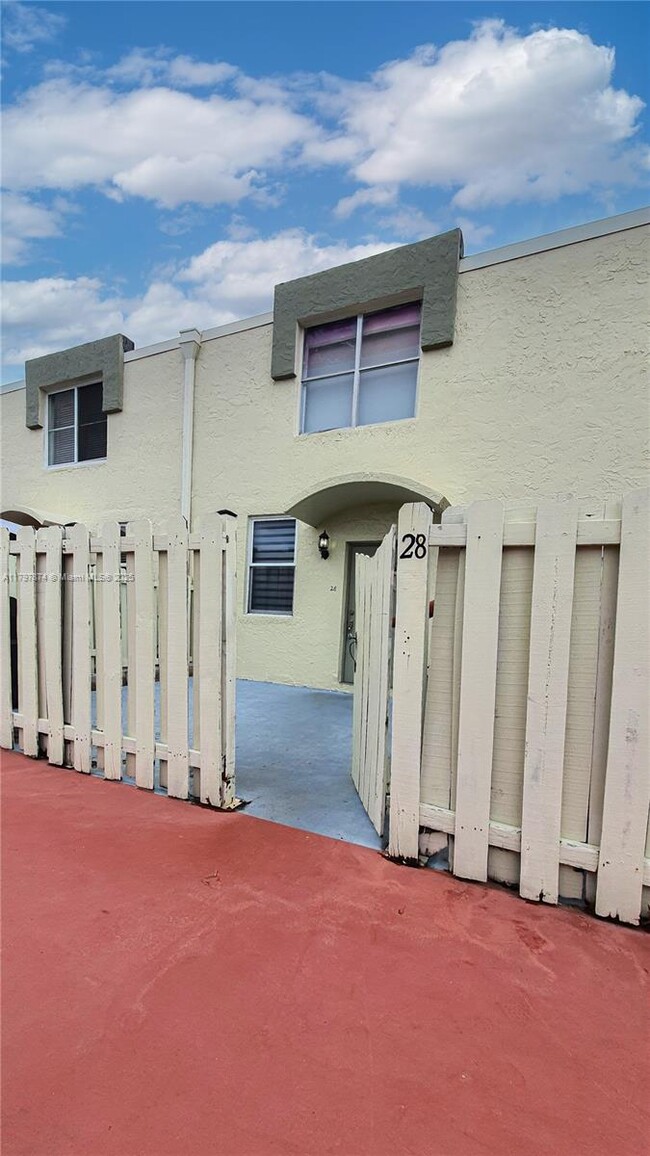Building Photo - 1655 NE 115th St