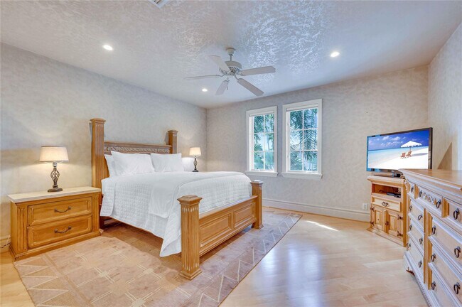 Building Photo - 74 Nurmi Dr