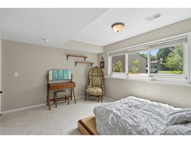 Building Photo - 16220 15th Ave N