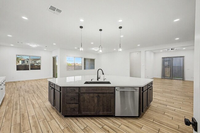 Building Photo - 1277 E Tonto Dr