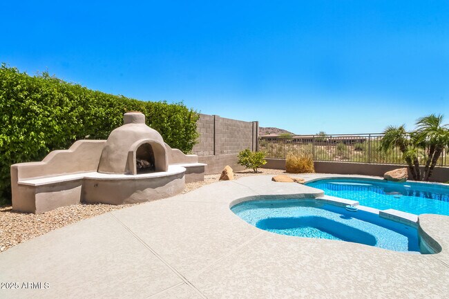 Building Photo - 10913 E Butherus Dr