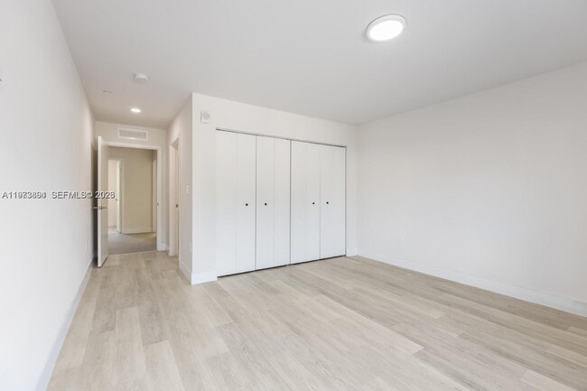 Building Photo - 2505 NE 193rd St