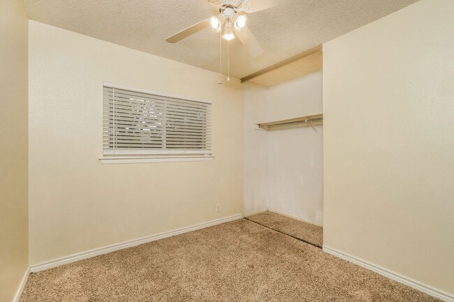 Building Photo - 10059 Birch Field Dr