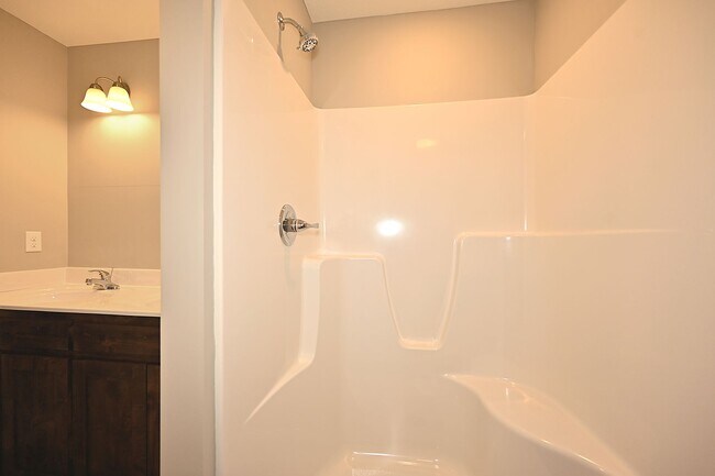 Building Photo - Nice 3 Bedroom, 2.5 bath with 2 car garage...