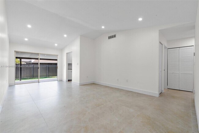 Building Photo - 5402 SW 138th Pl