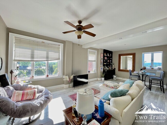 Building Photo - BEAUTIFUL DOWNTOWN CONDO WITH MOUNTAIN VIEWS