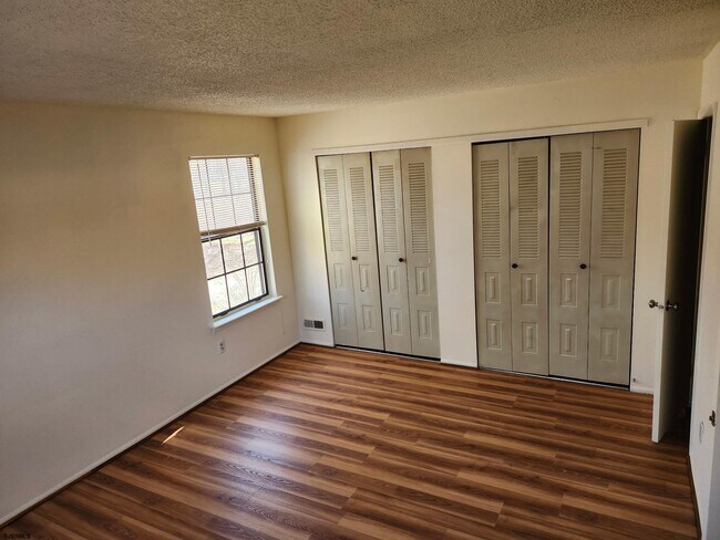 Building Photo - 25 Liberty Ct