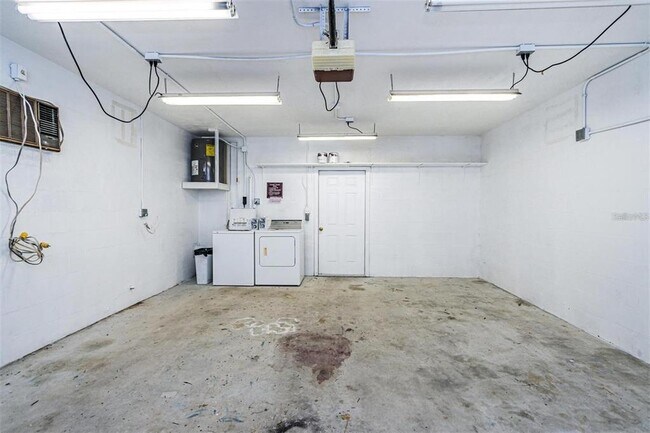 Building Photo - 7057 Sunset Dr S