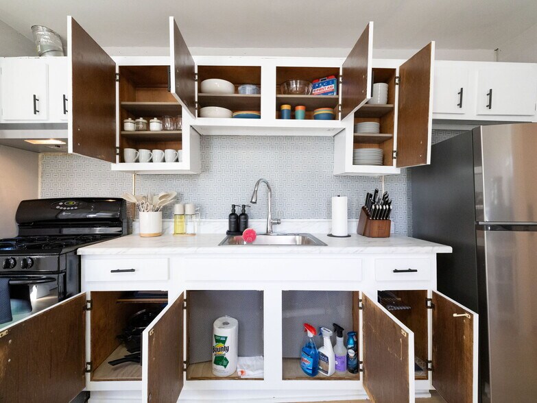 Building Photo - 168 School St