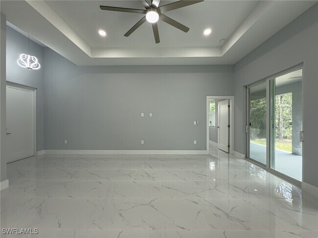 Building Photo - 438 Raymer St