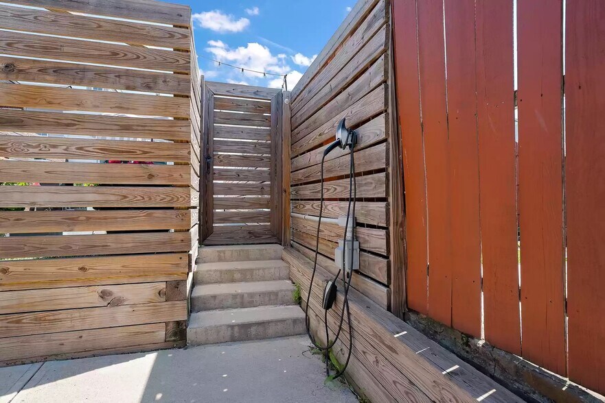 Building Photo - 172 39th St